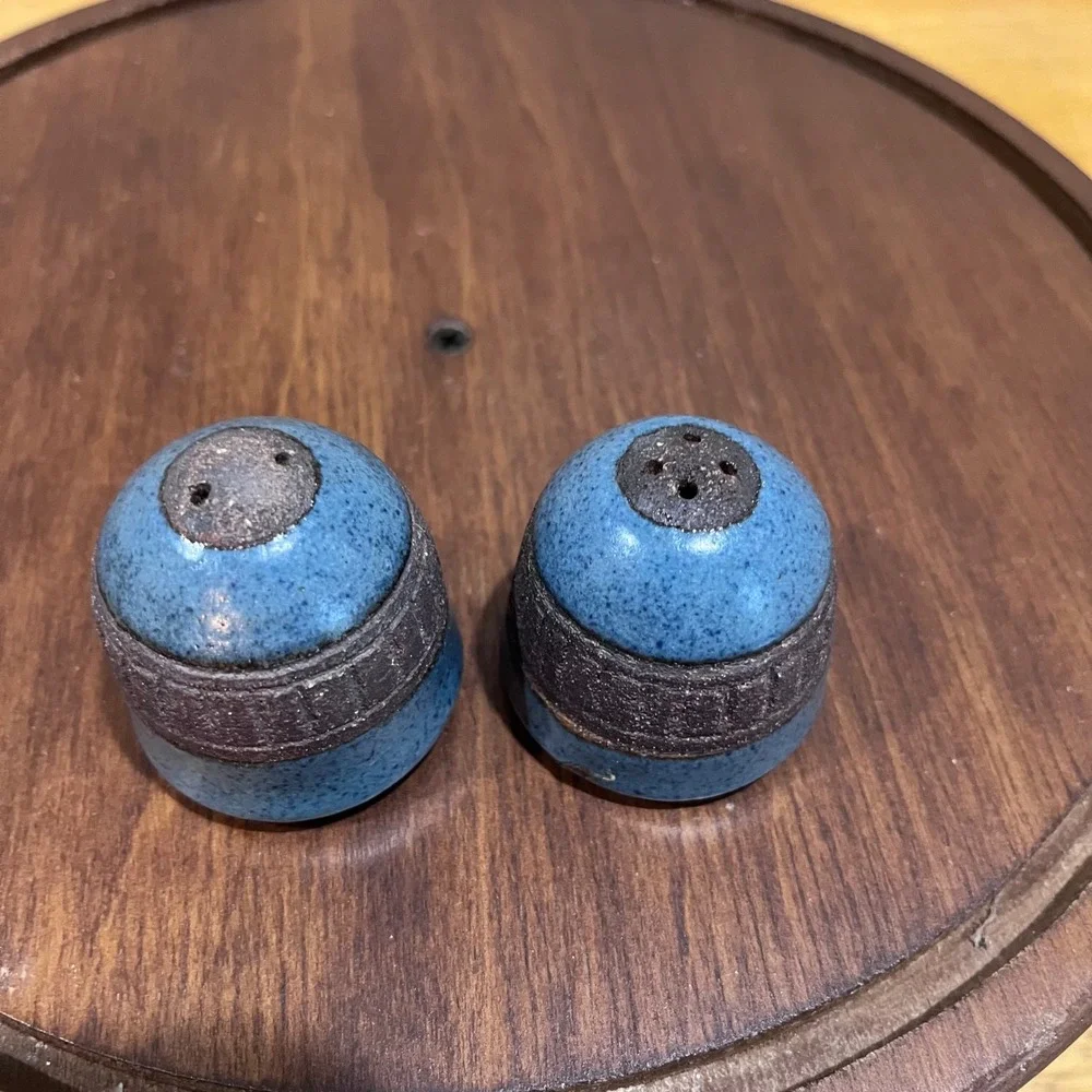 Vtg Studio‎ Pottery Salt and Pepper Shakers Blue Glazed Brutalist MCM Signed 2